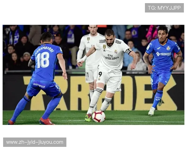 足球包抄抢点技巧提升球队对对手失误的快速反应能力